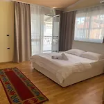 Mandarine Vandrerhjem Tirana