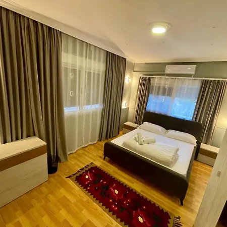 بيت شباب Mandarine تيرانا