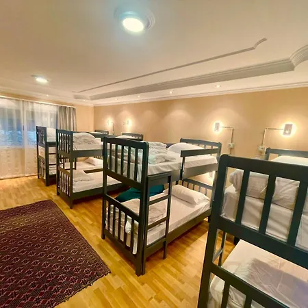 بيت شباب Mandarine تيرانا