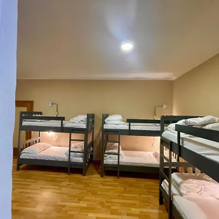 بيت شباب Mandarine تيرانا