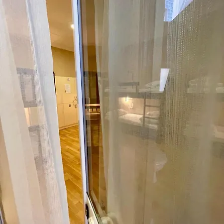 Mandarine بيت شباب تيرانا