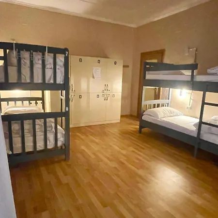 بيت شباب Mandarine تيرانا