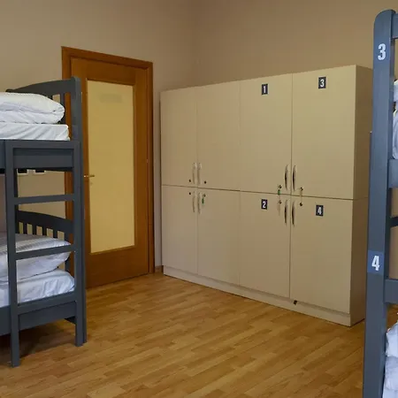 بيت شباب Mandarine تيرانا