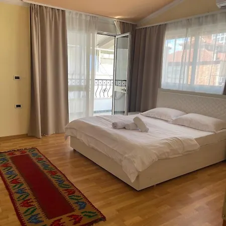 Mandarine Hostel Tiran